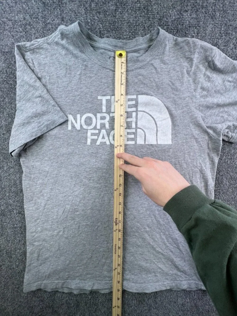 The North Face T Shirt Mens Medium Cotton Gray w Logo Short Sleeve Lightweight